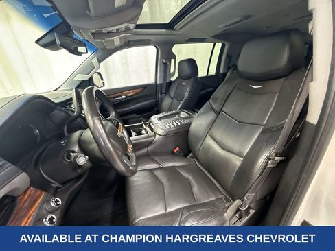 Used 2016 Cadillac Escalade ESV Luxury image 27