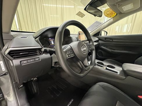 Used 2025 Nissan Altima 2.5 S image 23