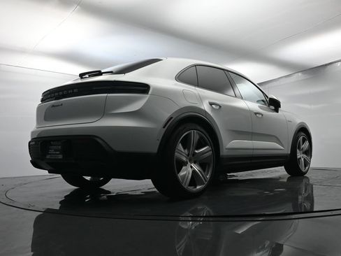 Certified 2025 Porsche Macan 4 Electric image 49