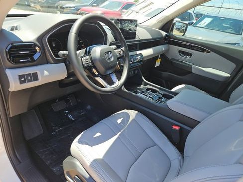 New 2025 Honda Pilot Touring image 27