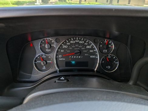 Used 2025 Chevrolet Express 2500 w/ Driver Convenience Package RWD image 21