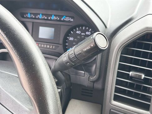 Used 2017 Ford F550 2WD Regular Cab Super Duty image 17