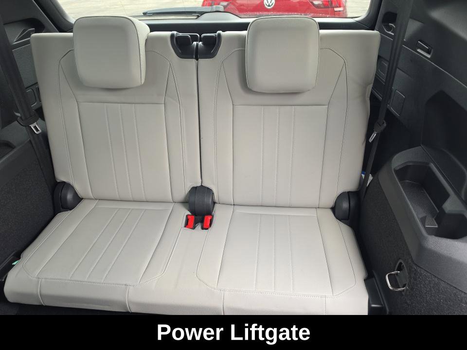 Used 2023 Volkswagen Tiguan SE R-Line FWD image 14