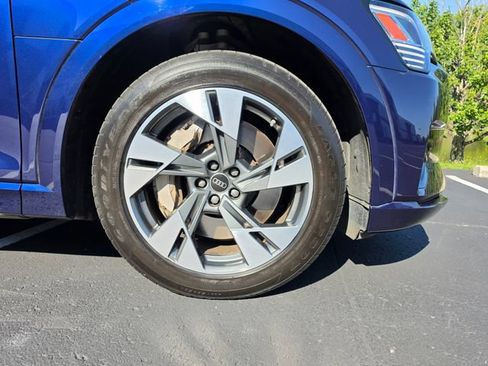 Used 2022 Audi e-tron Premium w/ Towing Package AWD/4WD image 4