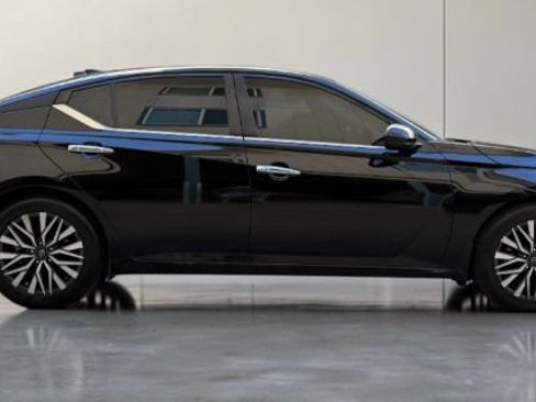 Used 2023 Nissan Altima 2.5 SV w/ SV Premium Package FWD image 8