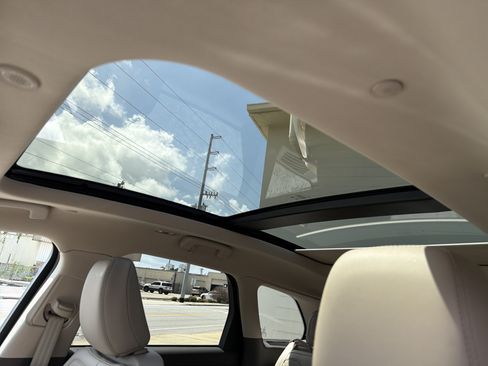 Certified 2024 Lincoln Corsair Grand Touring w/ Rear Removable Package Tray AWD/4WD image 24