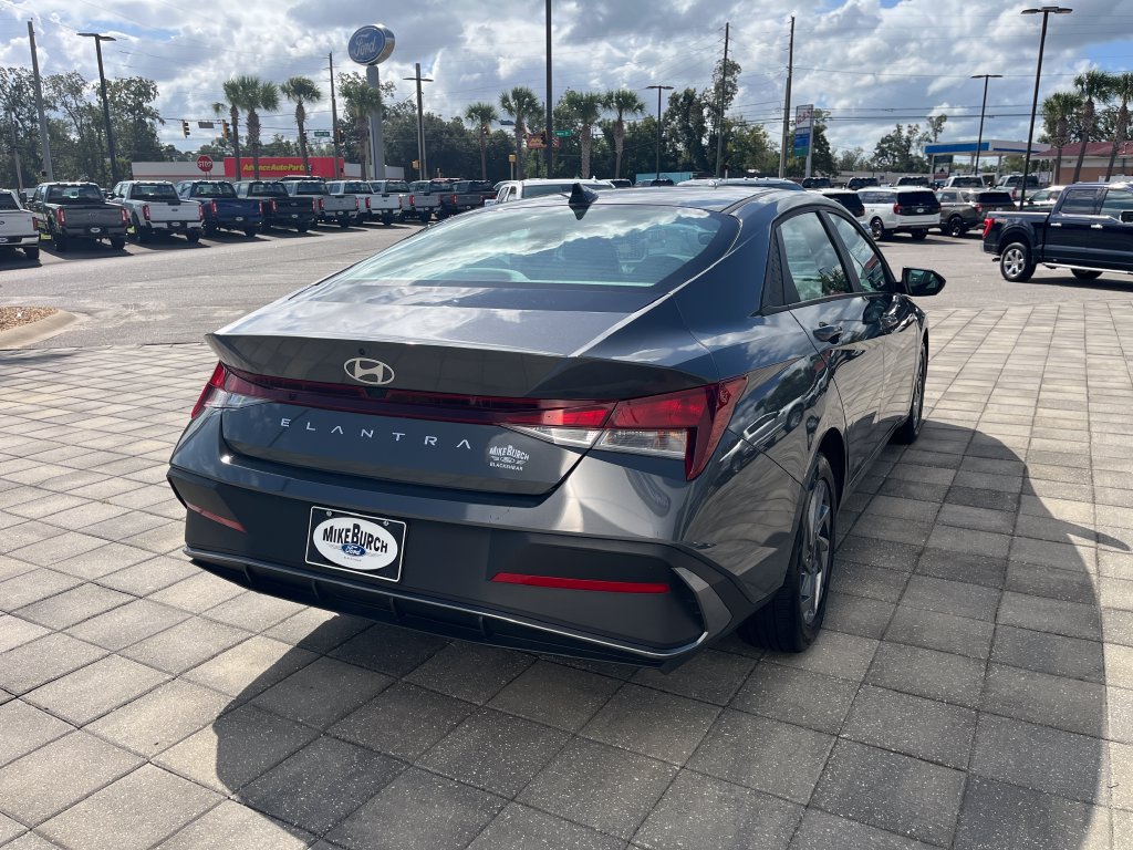 Used 2024 Hyundai Elantra SEL FWD image 6