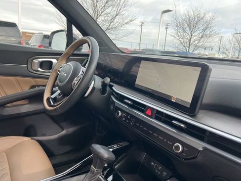 Certified 2025 Kia Sorento SX Prestige w/ Olive Brown Leather Package image 45