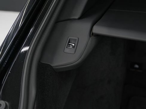 Used 2025 Rolls-Royce Cullinan image 33