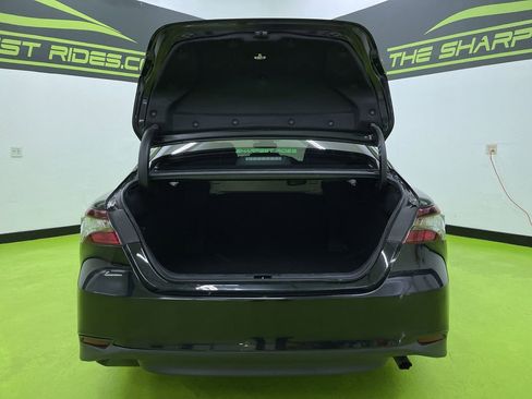 Used 2022 Toyota Camry LE image 9