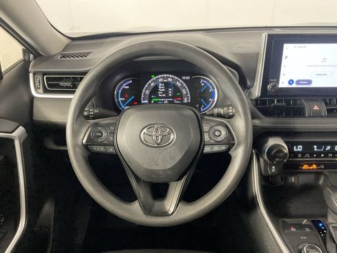 Used 2025 Toyota RAV4 XLE AWD/4WD image 11