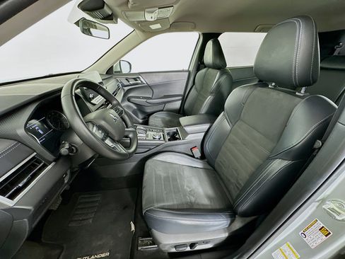 Used 2024 Mitsubishi Outlander SE image 13