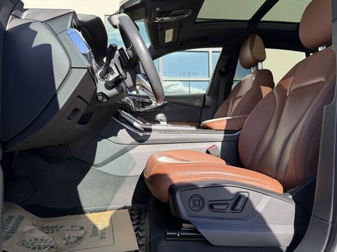 Used 2019 Audi Q8 Premium Plus w/ Premium Plus image 8