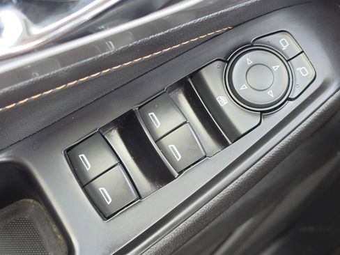 Used 2020 Chevrolet Traverse LS FWD image 11