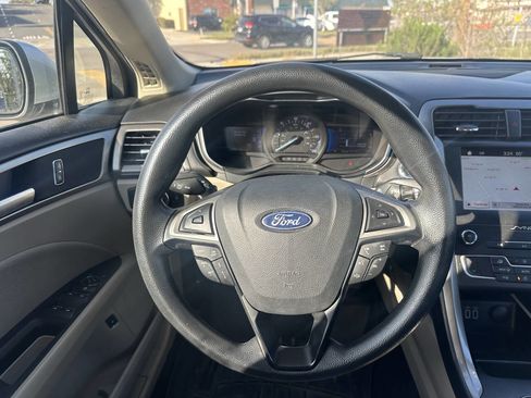 Used 2019 Ford Fusion SE image 14