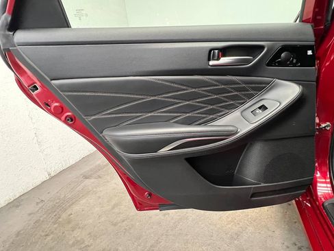 Used 2021 Toyota Avalon Limited w/ Advanced Safety Package FWD image 9