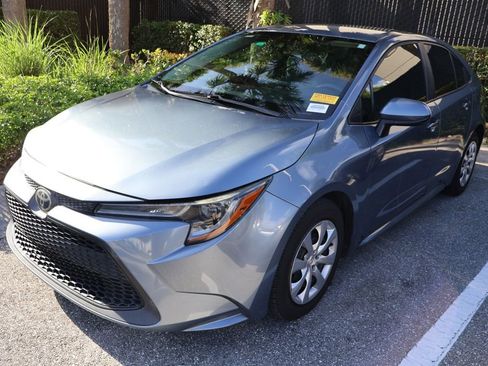 Used 2020 Toyota Corolla LE FWD image 2