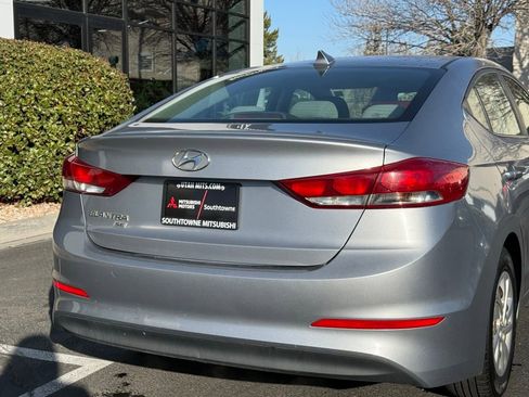 Used 2017 Hyundai Elantra SE image 33