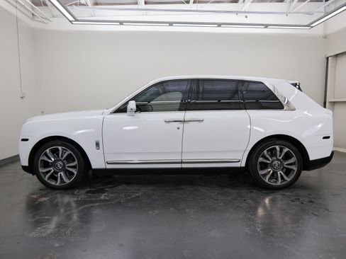 Used 2023 Rolls-Royce Cullinan image 9