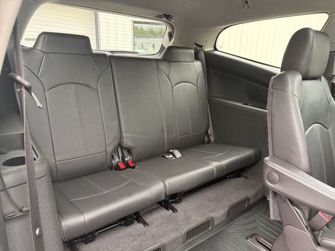 Used 2017 Chevrolet Traverse LT FWD image 35