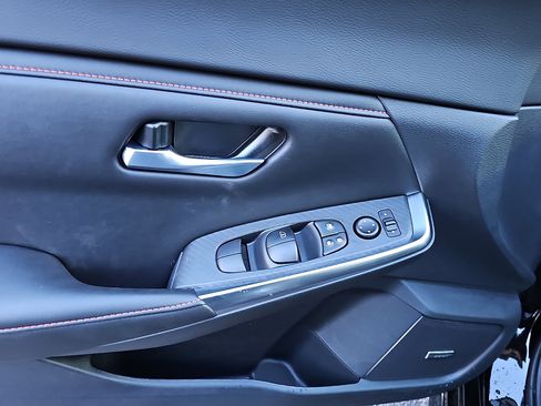 Used 2025 Nissan Sentra SR w/ SR Premium Package FWD image 14