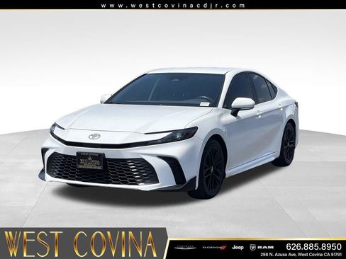 Used 2025 Toyota Camry SE w/ Convenience Package FWD image 3