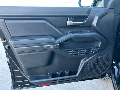 Used 2025 Toyota Tacoma TRD Off-Road image 11