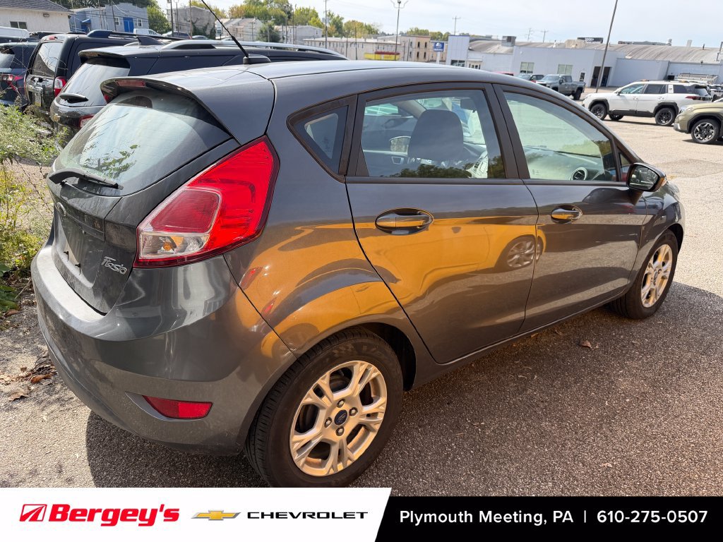 Used 2015 Ford Fiesta SE FWD image 2