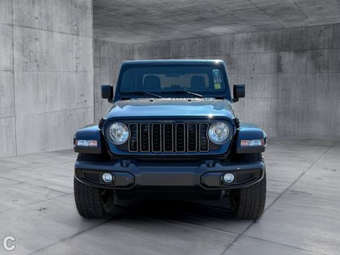 Used 2025 Jeep Gladiator Sport AWD/4WD image 5