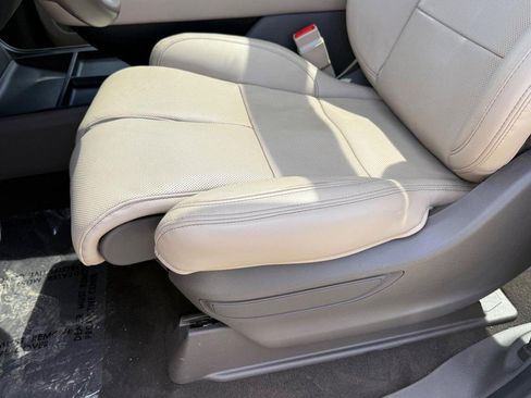 Certified 2024 Lincoln Navigator Reserve AWD/4WD image 30