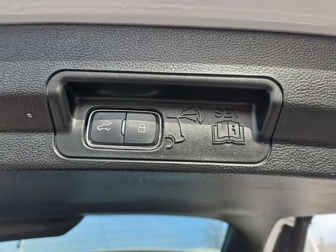 Used 2023 Ford Explorer Limited image 29