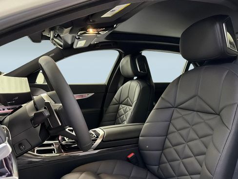 New 2026 BMW 740i image 19