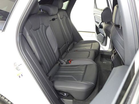 Used 2023 Audi Q5 2.0T Premium w/ Convenience Package image 20