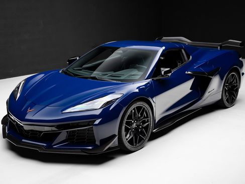 Used 2025 Chevrolet Corvette Z06 w/ Stealth Interior Trim Package RWD image 5