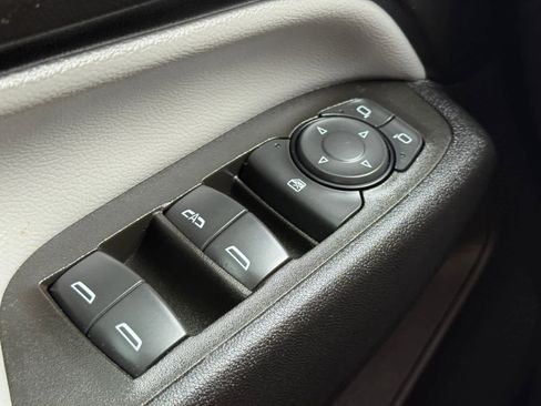 Used 2024 Chevrolet Equinox LS w/ LS Convenience Package image 18