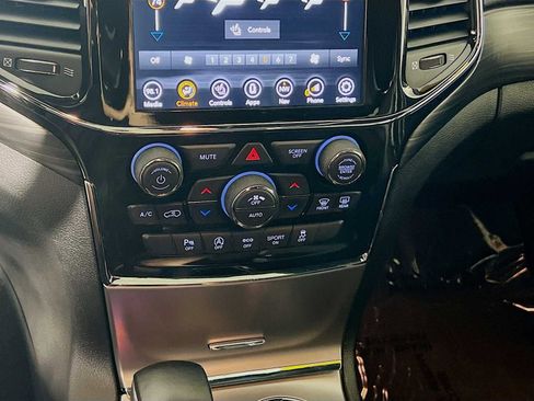 Used 2022 Jeep Grand Cherokee Laredo X image 16