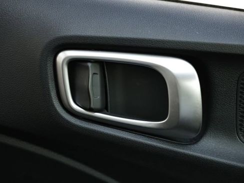 Used 2024 Hyundai Venue SEL image 16