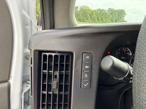 Used 2025 Chevrolet Express 3500 LT w/ LT Preferred Equipment Group RWD image 17