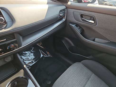 Certified 2023 Nissan Rogue SV image 23