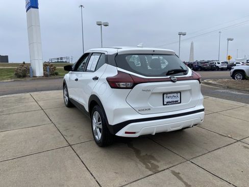 Used 2022 Nissan Kicks S image 8