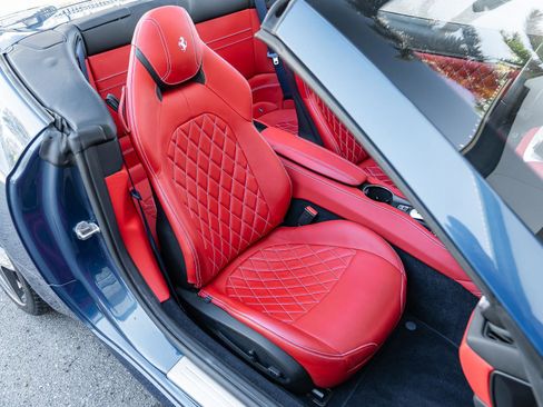 Used 2016 Ferrari California T image 12