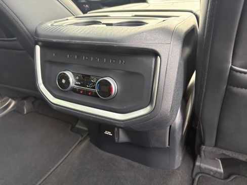 Used 2025 Ford Expedition Platinum AWD/4WD image 31