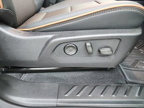 Used 2026 GMC Canyon AT4 w/ Technology Plus Package AWD/4WD image 40