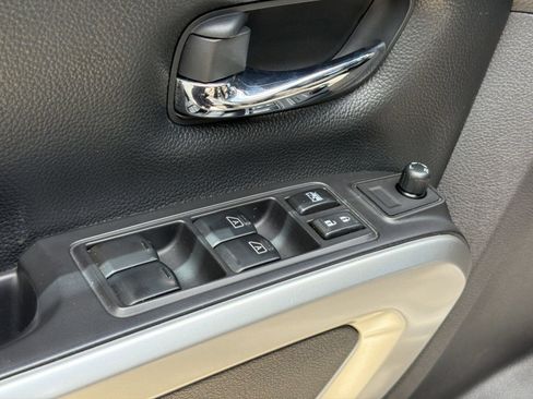 Used 2021 Nissan Titan SV w/ SV Convenience Package AWD/4WD image 14