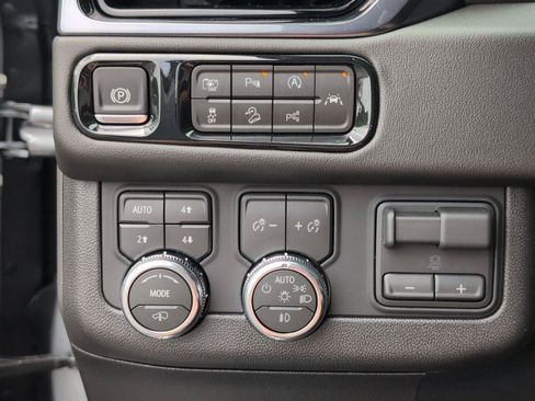 New 2026 GMC Yukon XL AT4 w/ AT4 Premium Plus Package AWD/4WD image 32