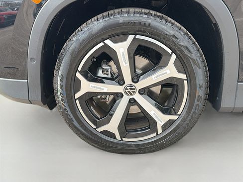 Used 2026 Volkswagen Tiguan SE FWD image 41