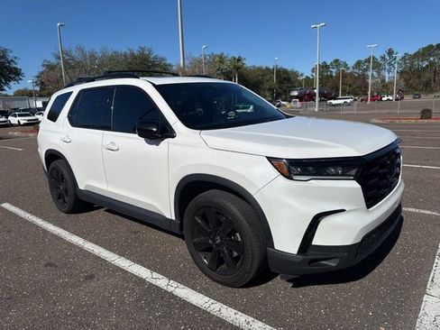 Used 2025 Honda Pilot Black Edition image 2