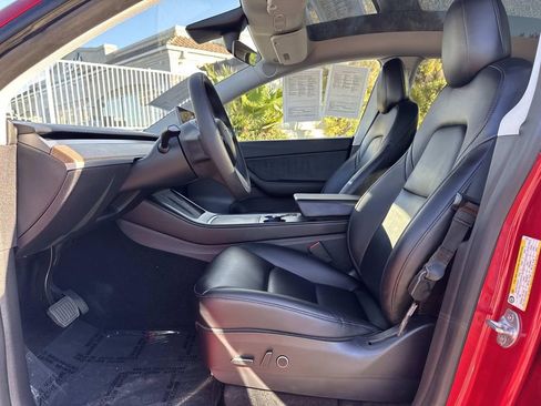 Used 2021 Tesla Model Y Long Range image 18