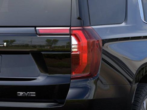 New 2026 GMC Yukon Denali Ultimate w/ LPO, Floor Liner Package AWD/4WD image 11