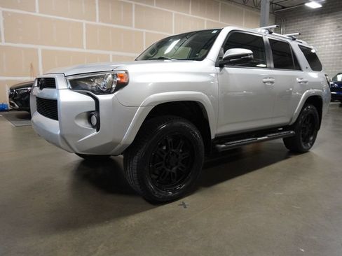 Used 2016 Toyota 4Runner SR5 Premium AWD/4WD image 2